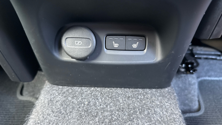 Volvo XC40 2.0 B3P Plus Dark 5dr Auto Petrol Estate